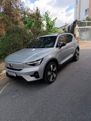 VOLVO XC40 P8 RECHARGE TWIN ELECTRIC ULTIMATE AWD VOLVO XC40 P8 RECHARGE TWIN ELECTRIC ULTIMATE AWD